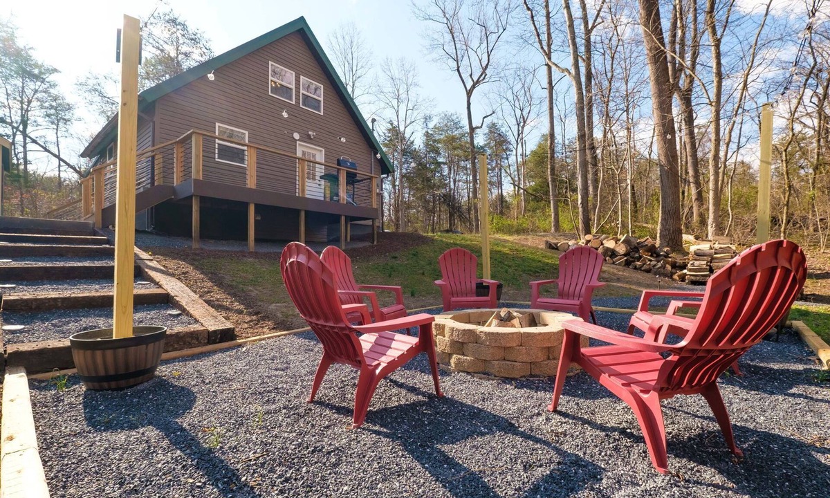 Shenandoah Cabin | Private Streamside Cabin: Hot Tub + Firepit