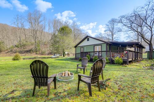 Robbinsville House | Quaint Mountain Charm! Robbinsville Hideaway