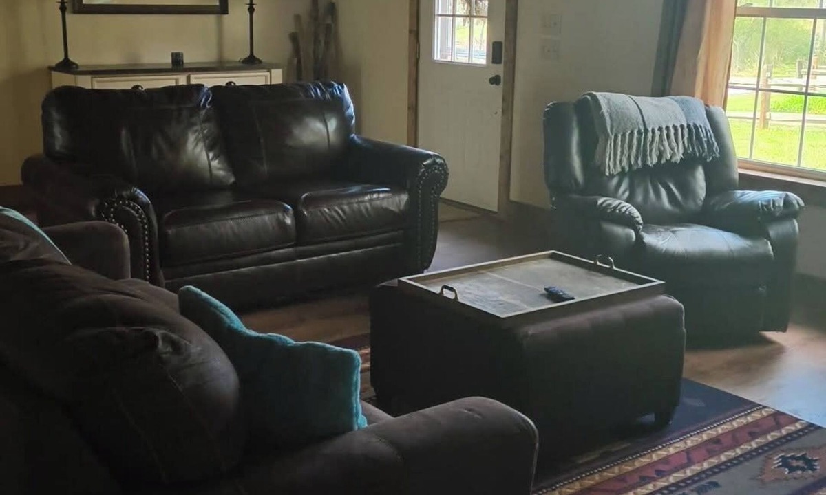 Hendersonville House | Quiet 3 Bedroom home surrounded by mountains in Hendersonville NC