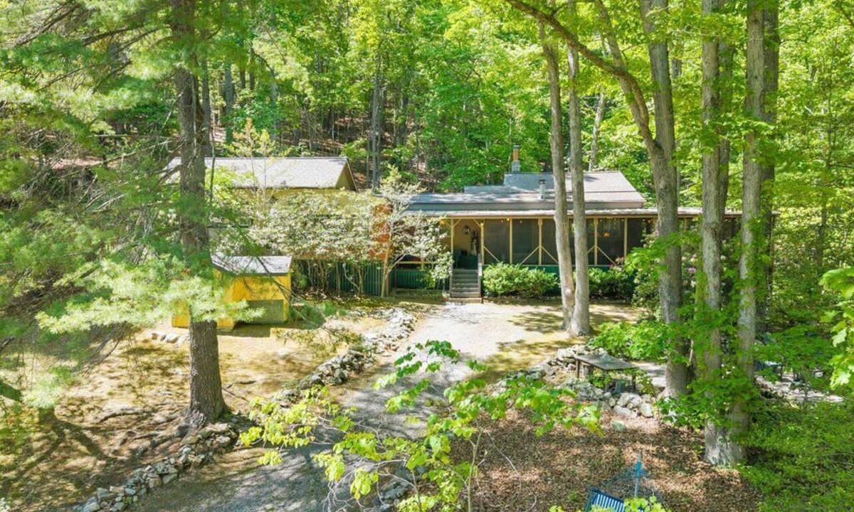 Blacksburg Cabin | Quiet Woodland Retreat, only 15 minutes from Blacksburg!
