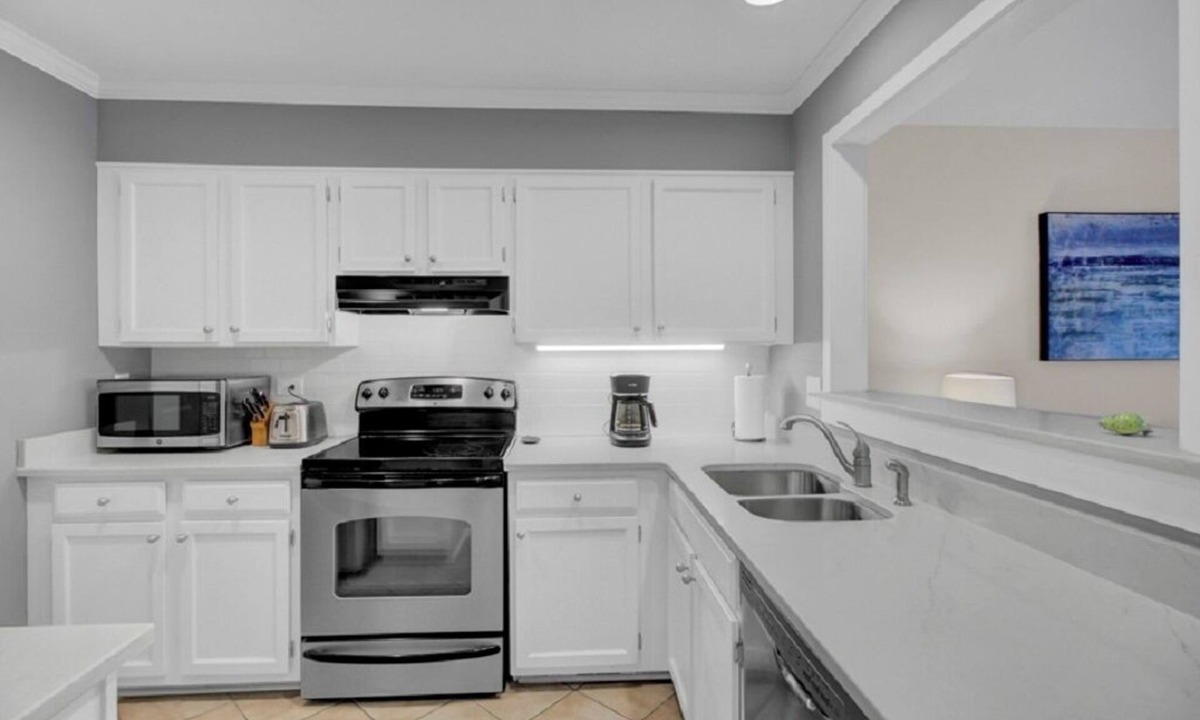 Twin Oaks Condo | Racquet Club Villa 41 by Wild Dunes, in Resort Core