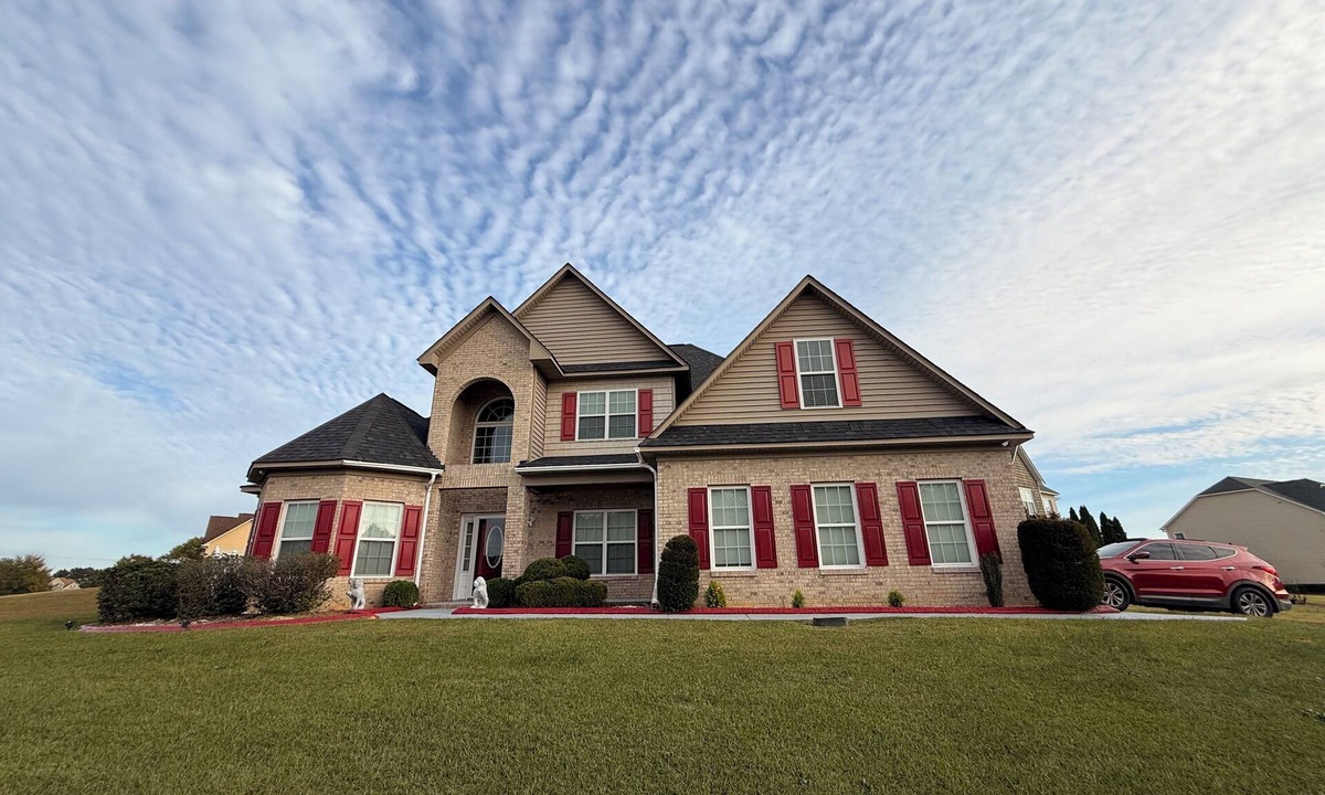 Rockfish House | Raeford Large Family Gathering Home 12 guest, Games , Movie Room & Outdoor Space