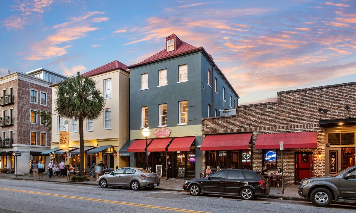 French Quarter House | Rare French Quarter Escape, Sleeps 16 w. Parking!