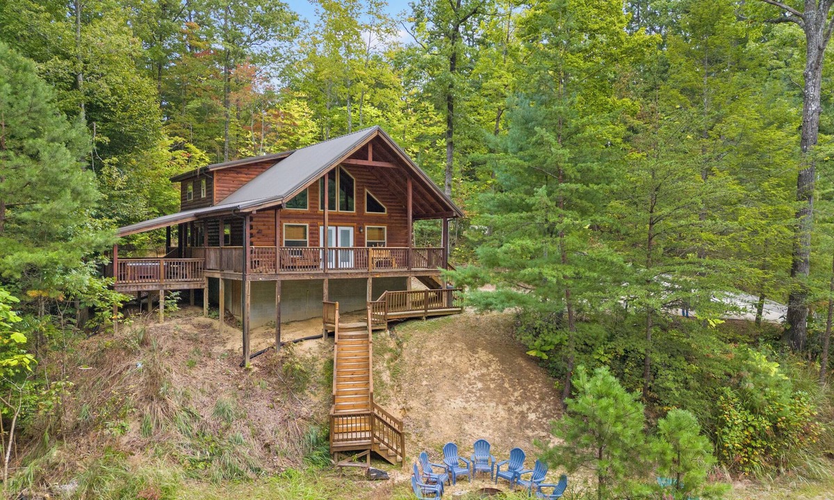 Zoe Cabin | Red River Gorge Lakeside Cabin retreat! 4 bed 4 bath with a Hot Tub