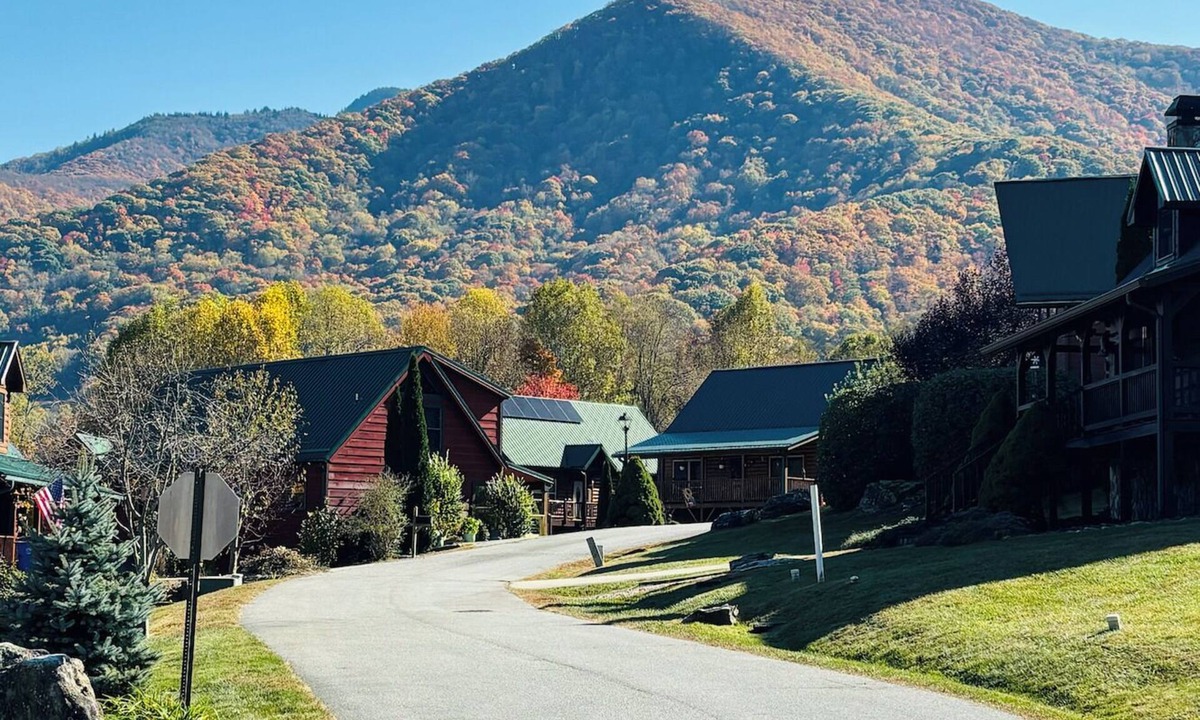 Maggie Valley Cabin | Relax & Recharge: Comfy Smoky Mountain Cabin without the crowds + Reliable WIFI