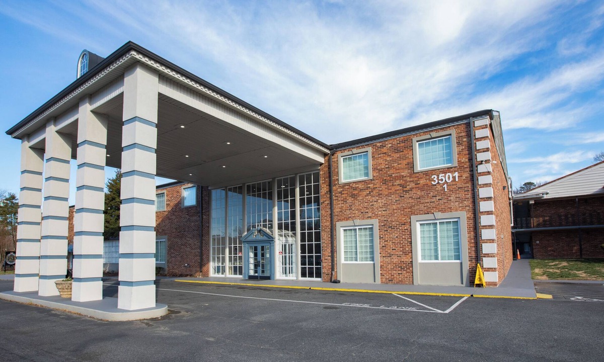 Sheffield Park Apartment | Relaxing Apt mins from local parks and hospitals in Charlotte NC, 2410