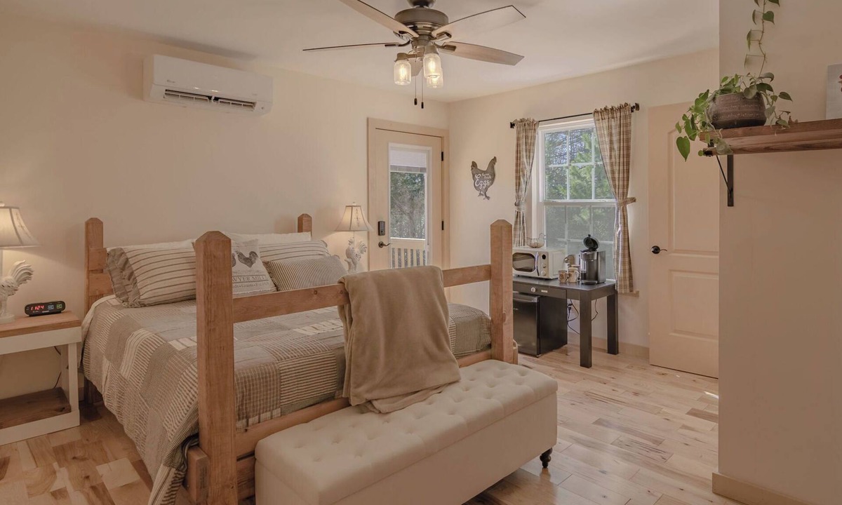 Whitley City Apartment | Relaxing Downstairs Retreat with Queen Bed & Private Entrance at Beulah Farm