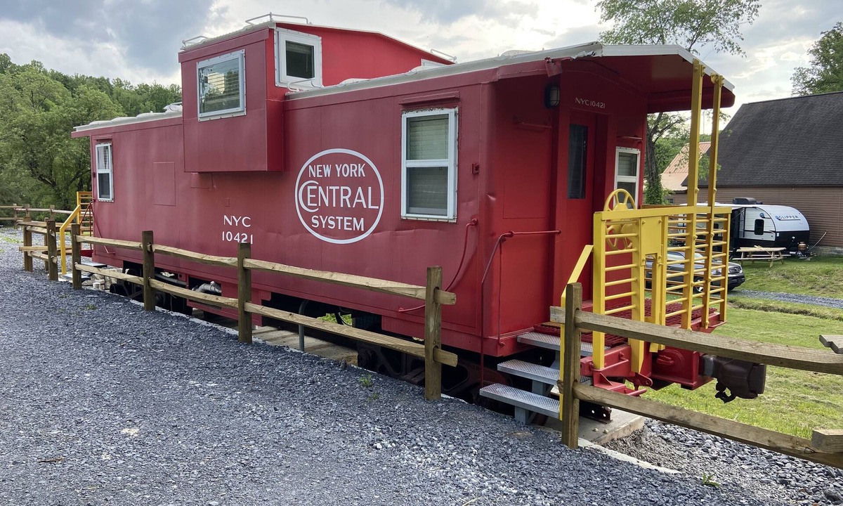 Fayetteville House | Remodeled train caboose, close to town and Long Point trailhead