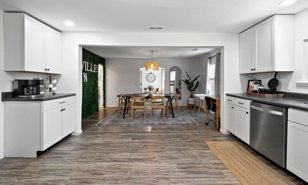 Knoxville House | Remodled home w/firepit, close to Knox & Smoky Mnts