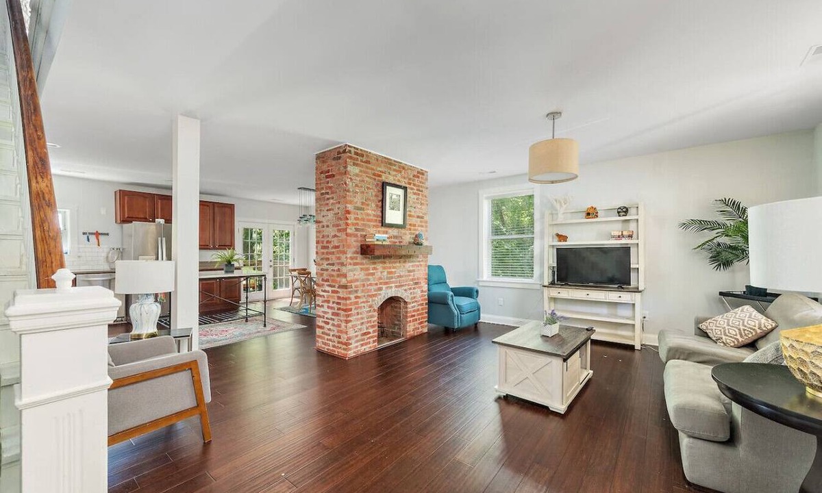 Over-the-Rhine Apartment | Renovated 2B w/Balcony by OTR, UC, Findlay Market