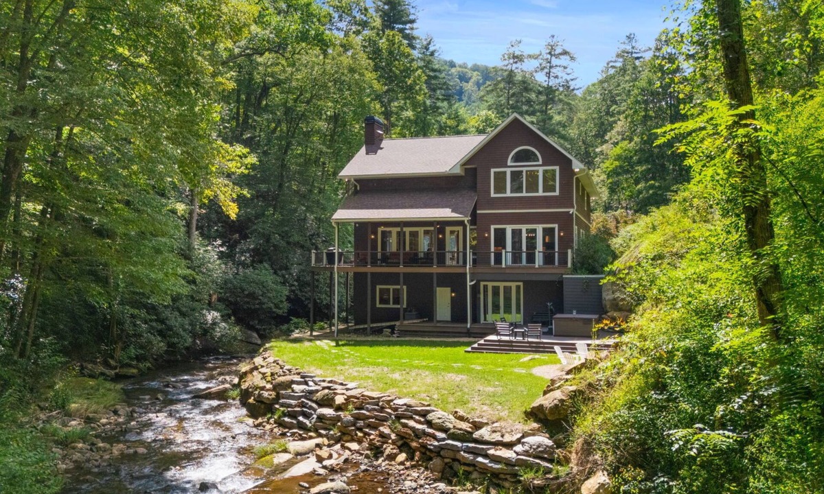 Highlands House | Retreat on Buck Creek , Highlands. Creekside waterfront!