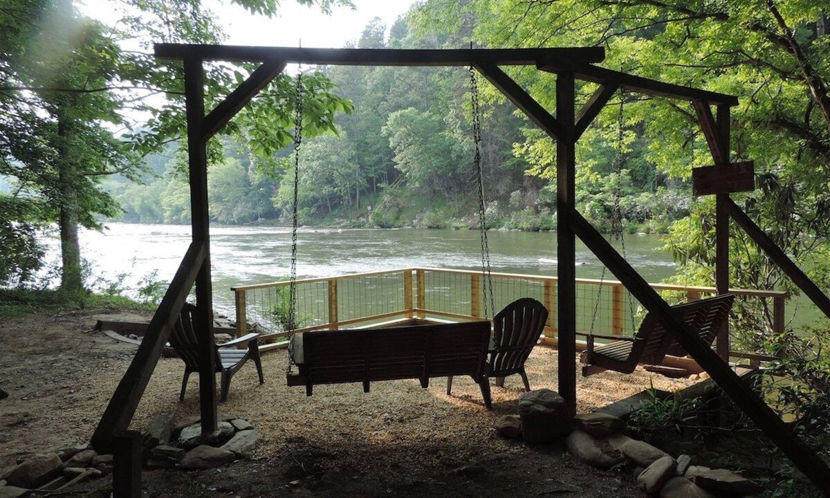 Ellijay Cabin | River Daze - A Beautiful River Front Brick House O