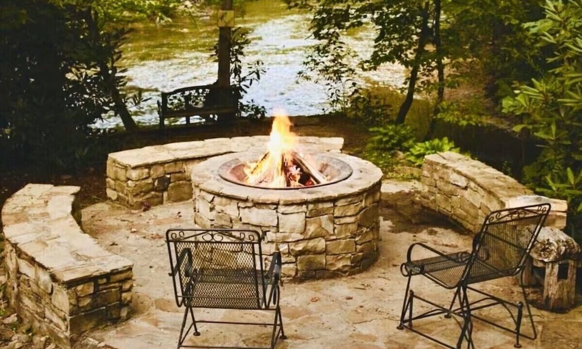 Epworth Cabin | Riverbend Waterfront Cabin-Fishing-Hot Tub-Gated