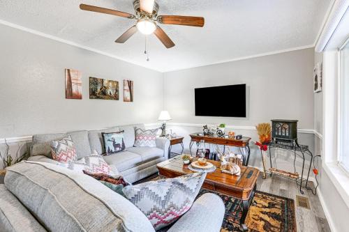 Tuckasegee House | Riverfront Cabin w/Mtn Views in Tuckasegee!