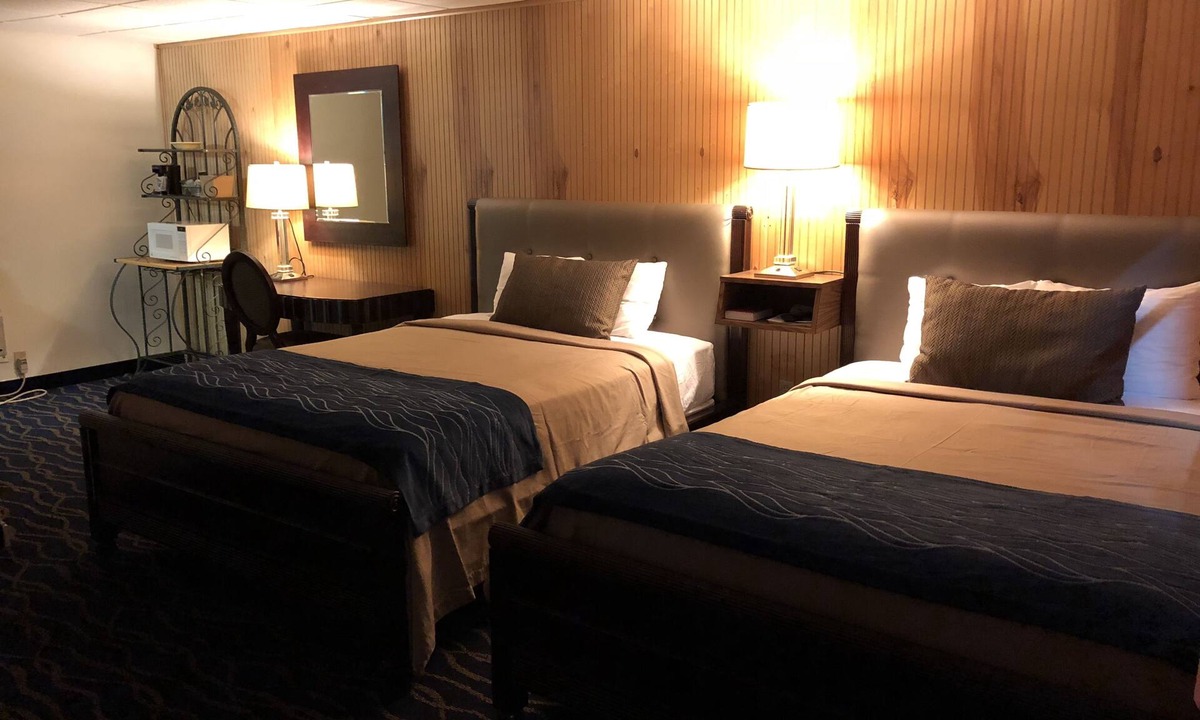 Mary Alice Hotel | Rodeway Inn Harlan