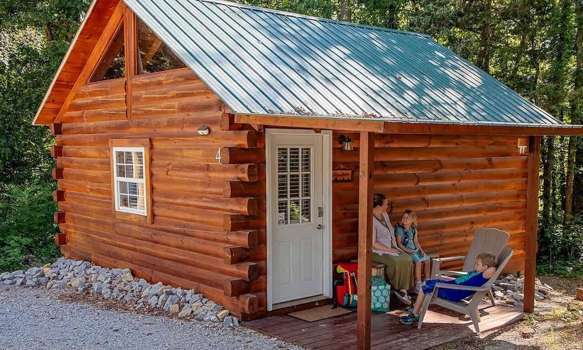Columbia Cabin | Romantic Log Cabin with a King Sized Bed in the Heart of Kentucky's Picturesque Countryside