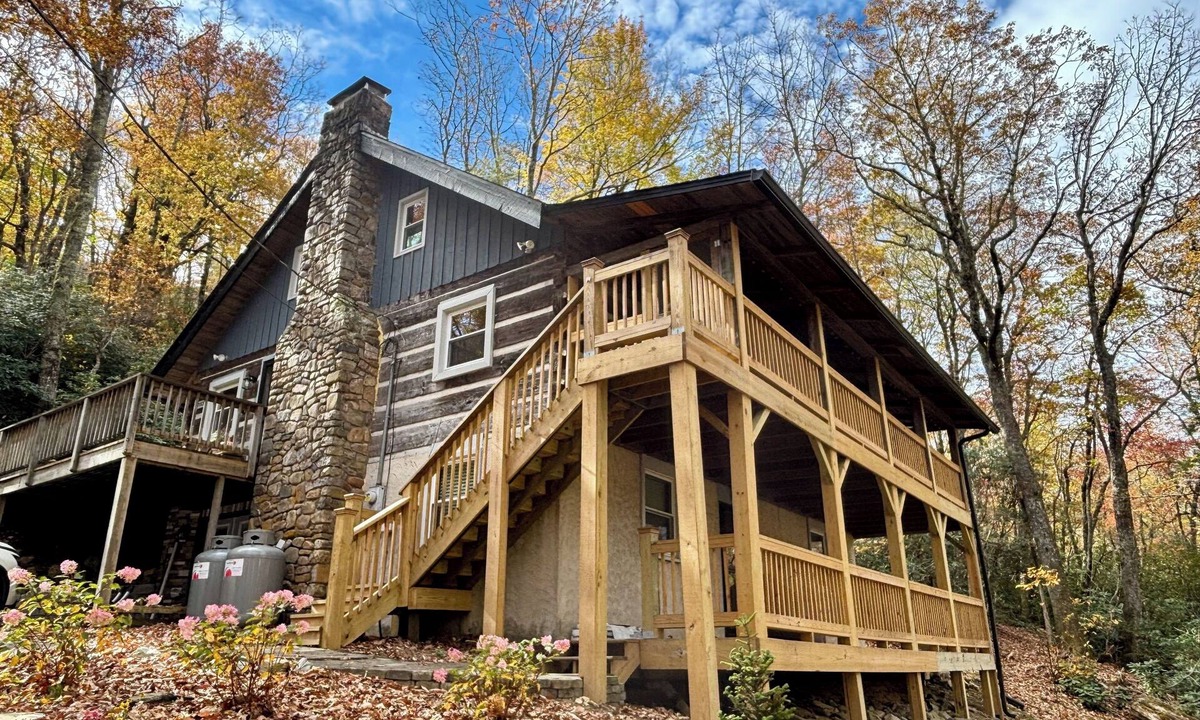 Newland Cabin | Rustic 5BR Cabin Near Grandfather Mtn, Linville & Blue Ridge Parkway – Sleeps 12