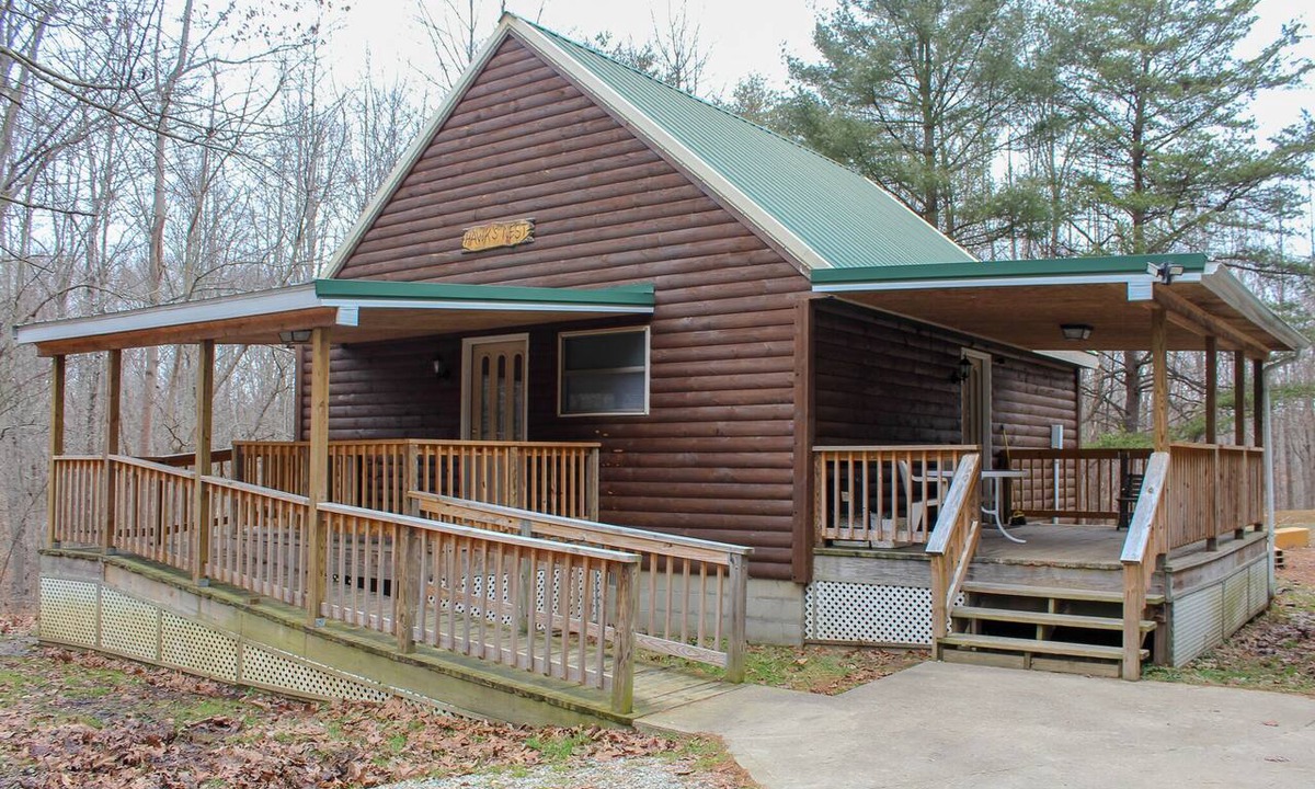 Nelsonville Cabin | Rustic Hawk's Nest Cabin Nestled in the Woods located near Hocking Hills