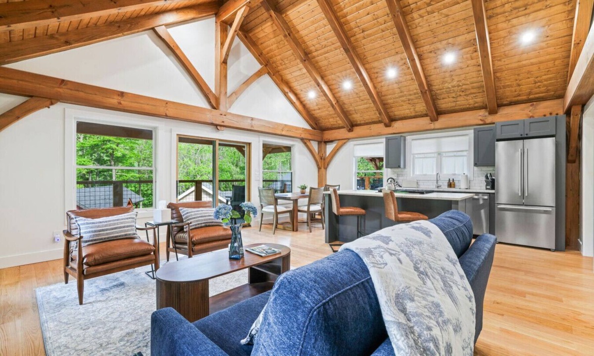 Sugarfork Cabin | Sapphire Cabin at Highland Peaks Retreat