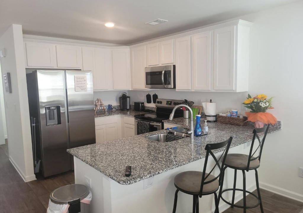 Rosewood Apartment | SC 3745 New Townhouse Ft Jackson & USC