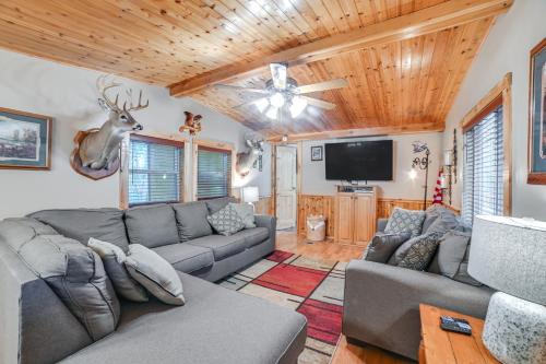 Dover House | Scenic views and convenient Kentucky Lake access
