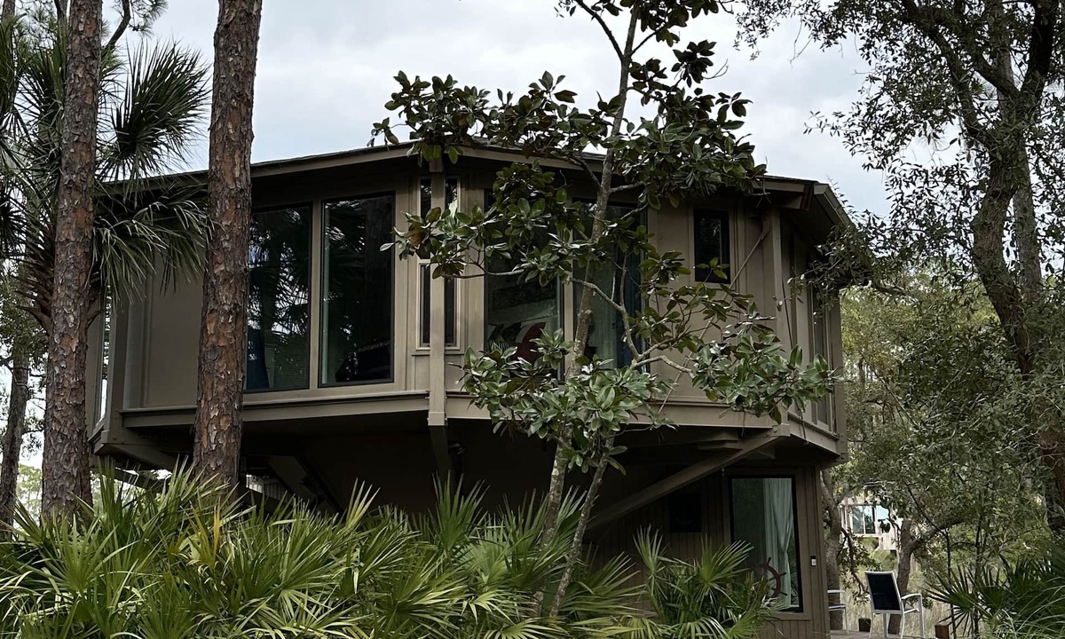 Sea Pines Villa | Sea Pines Treehouse steps to Harbour Town on Deer Island