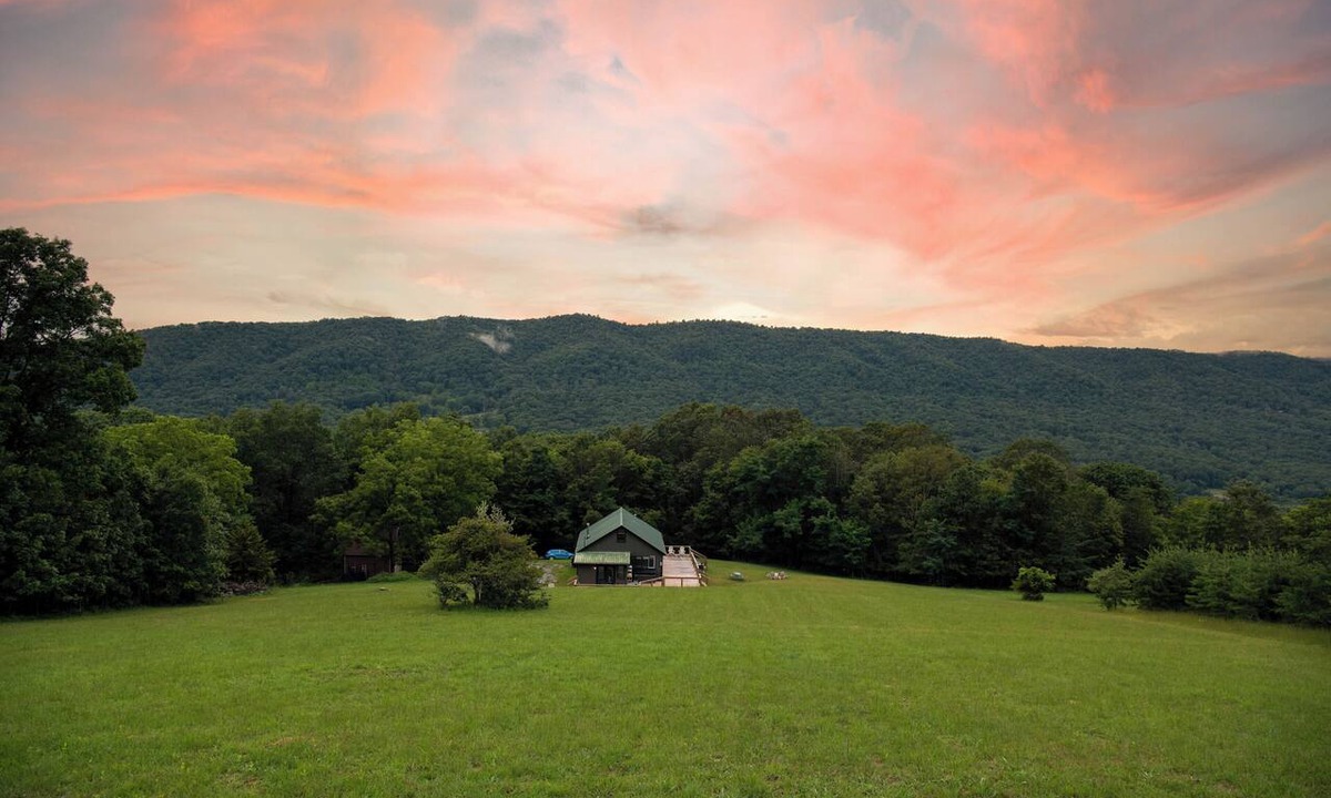 Mathias Cabin | Secluded cabin on 20acres boarding the George Washington National Park