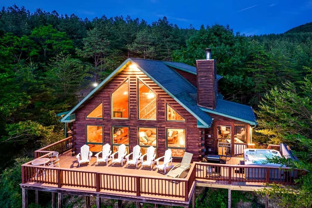 Old Fields Cabin | Secluded Luxury Cabin with Hot Tub on 40 Private Acres Near Moorefield, West Virginia