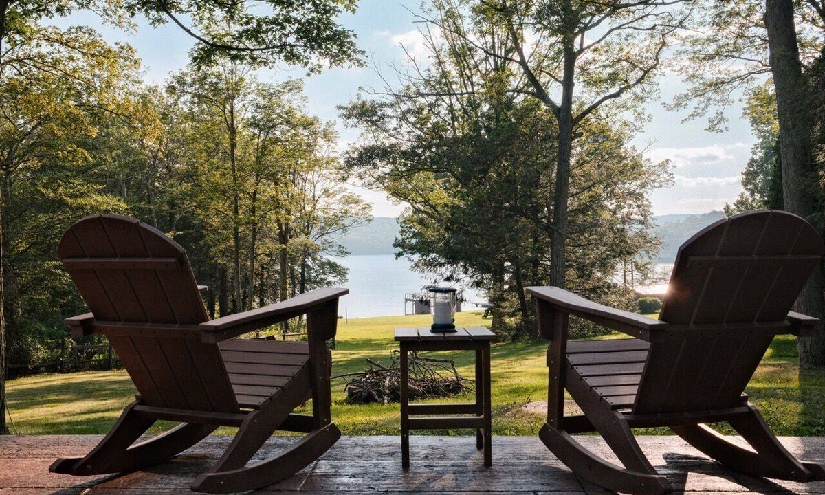 Indian Lake Cabin | Serene 2-Bedroom Lakeview Cabin Retreat w/Dock, Kayak & SUP with AC