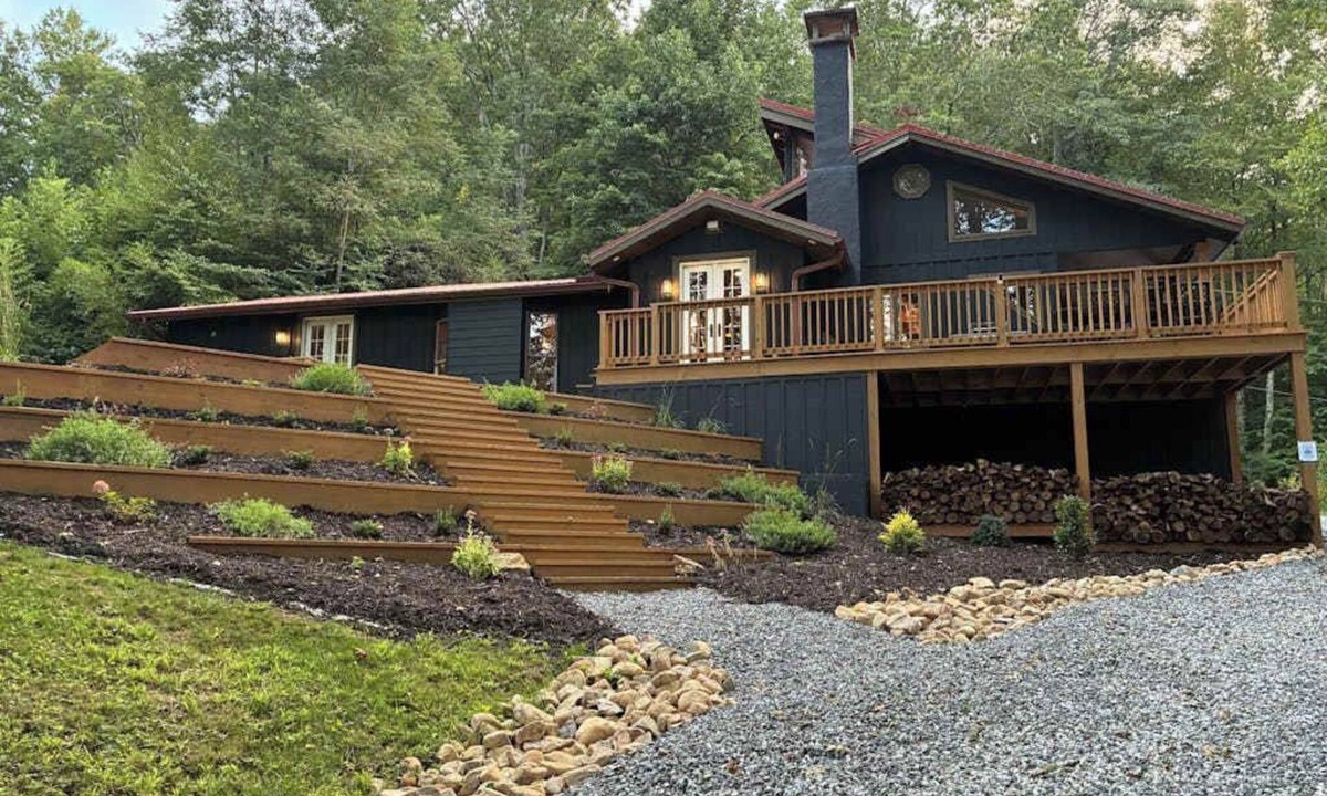 Highlands House | Serene Highlands retreat with modern comforts, sauna and charm
