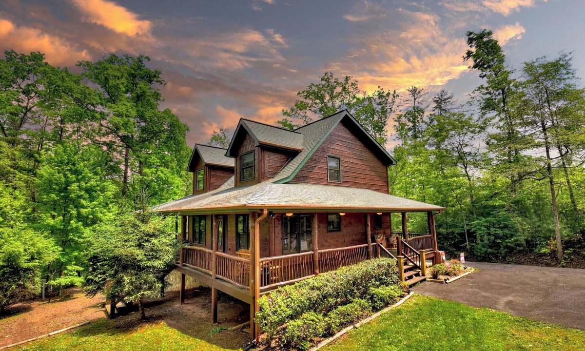 Epworth Cabin | Serenity Acres | Pet Friendly | Hot Tub | Fire Pit |