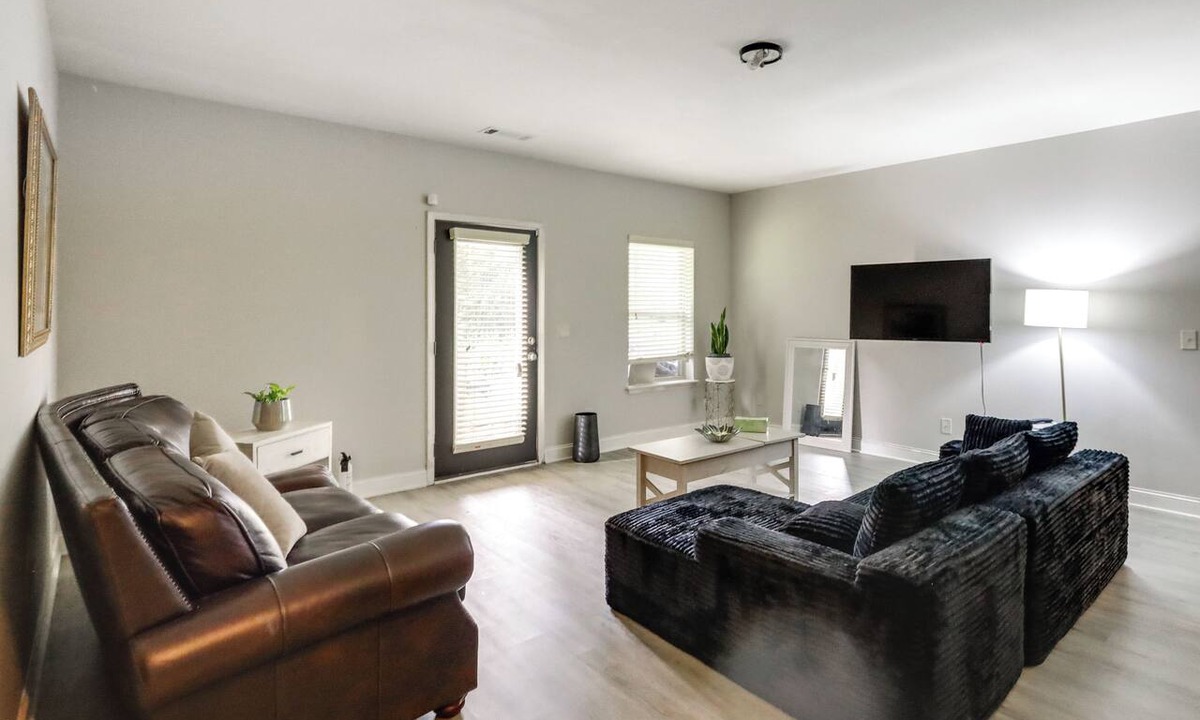 Lawrenceville Apartment | Shop, Dine & Hike: Lawrenceville Home By Parks