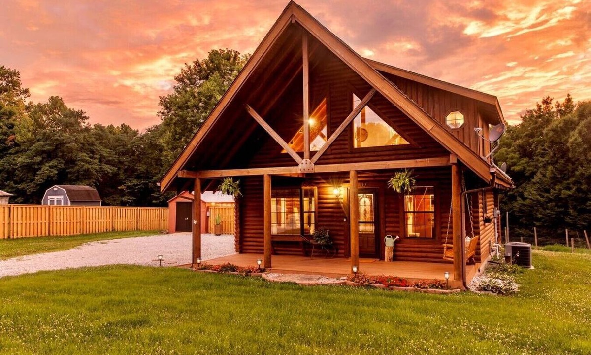 Frankfort Cabin | Sip on bourbon in the hot tub! +hiking & game shed