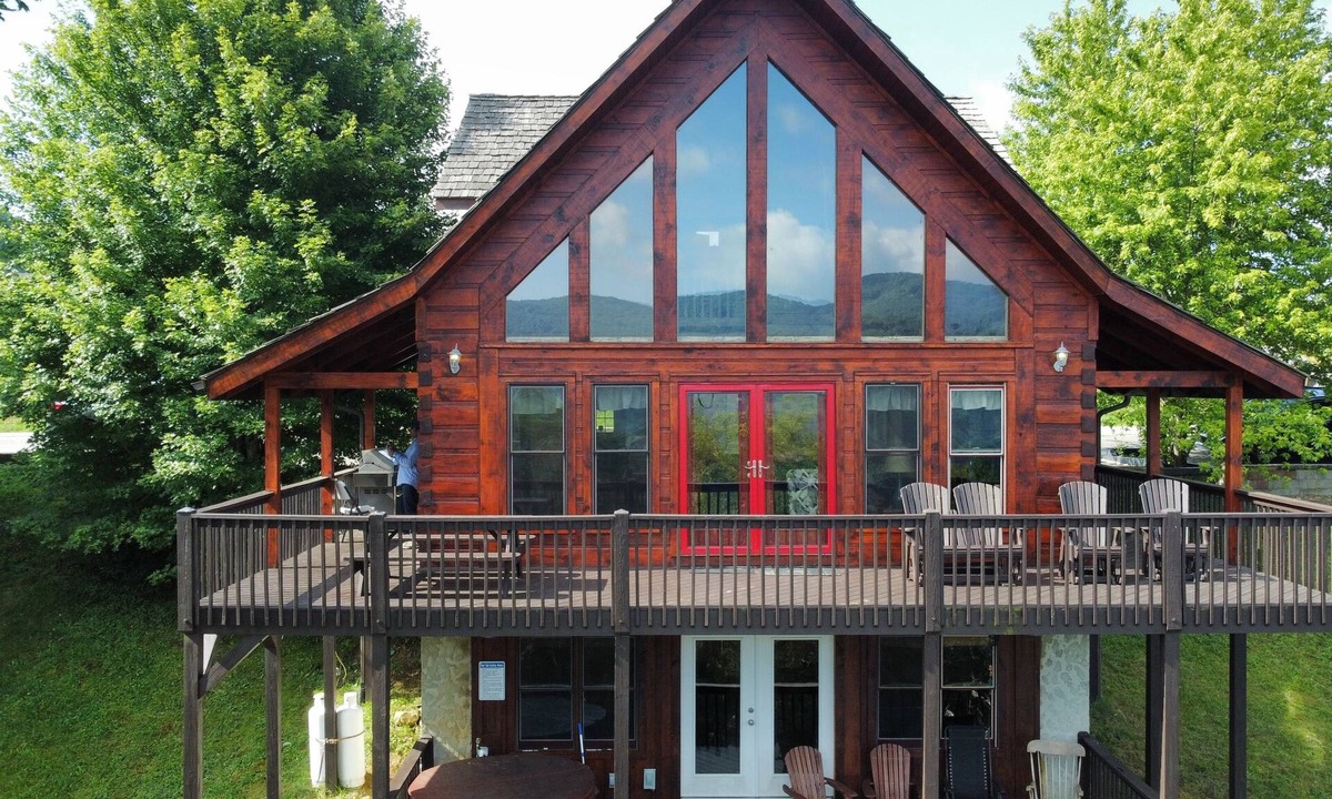 Wolf Laurel Cabin | Ski In/Ski Out With Hot Tub And Views Mountain Retreat