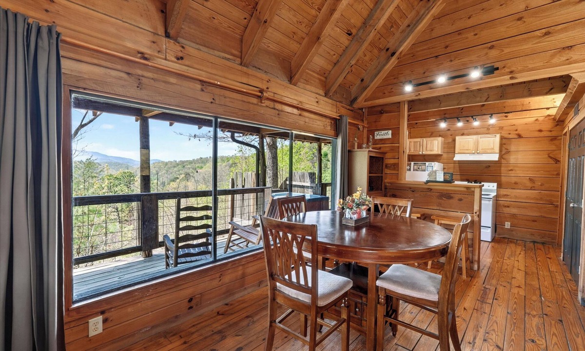 Townsend Cabin | Sleeps 30 | 5 Cabins + Hot Tubs + Firepit + Views | Mtn Views + Smokies Access