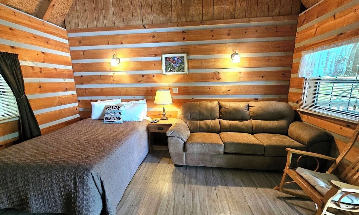 Sevierville Cabin | Smoky Mountain Lake Group Cabins-Stay 7 Nights and Get One Free!