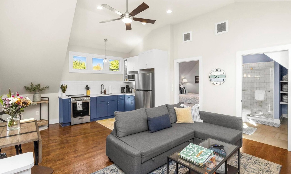 Historic Edgefield Apartment | Soak up the Calm in this East Nashville Guest House w/Private Parking