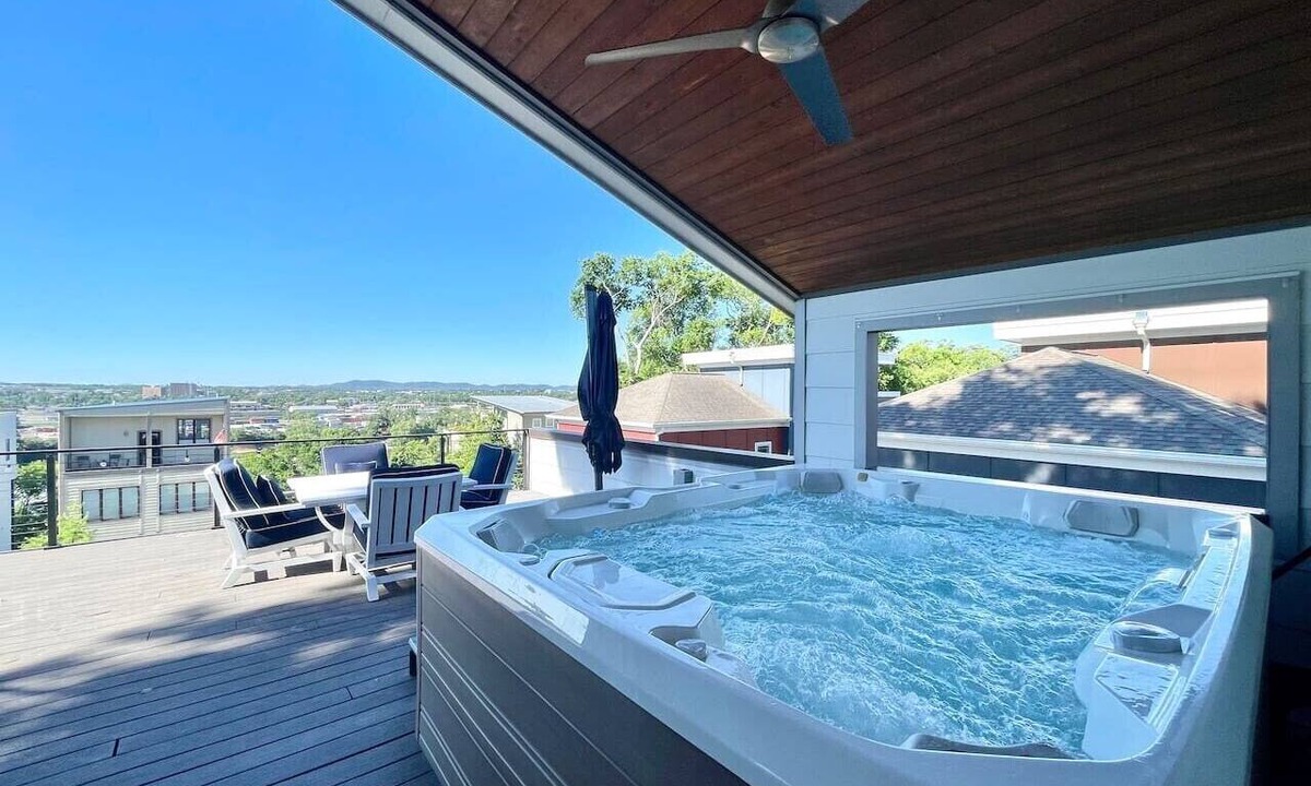 Shelby Hills House | Song Writer`s Retreat with Hot Tub - Near Broadway