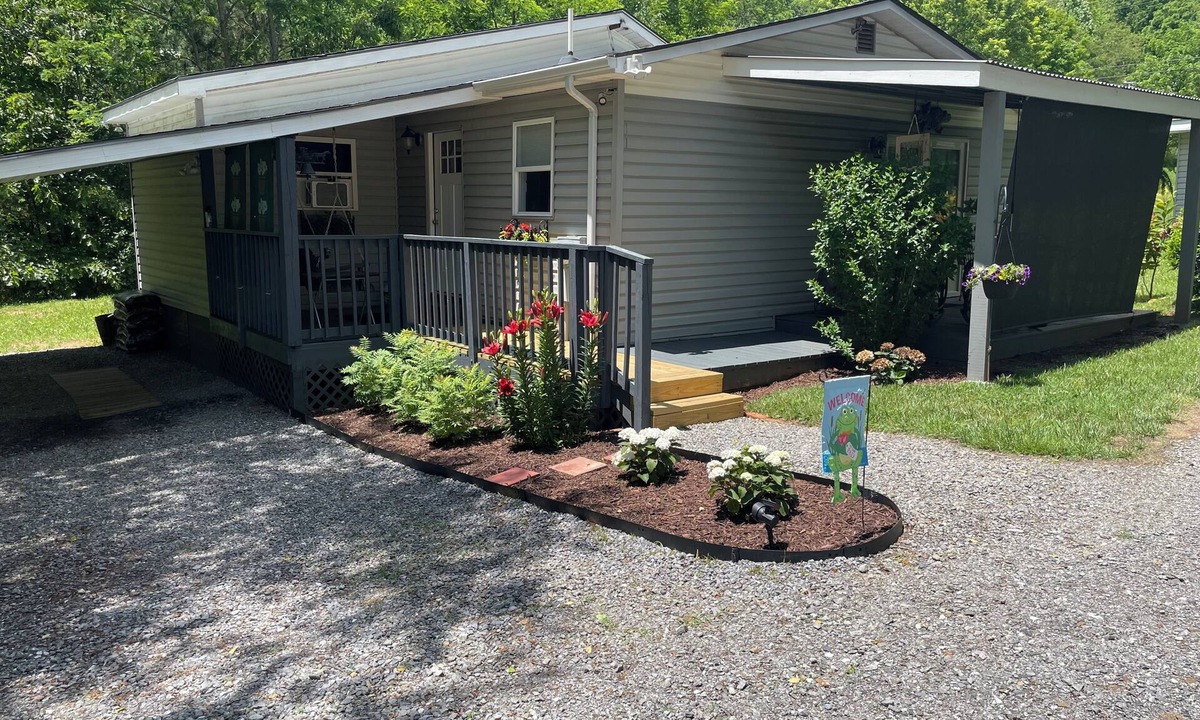 Clyde Cottage | Soothing 1-bedroom cottage with AC in charming Clyde. Located on quiet 5 acres