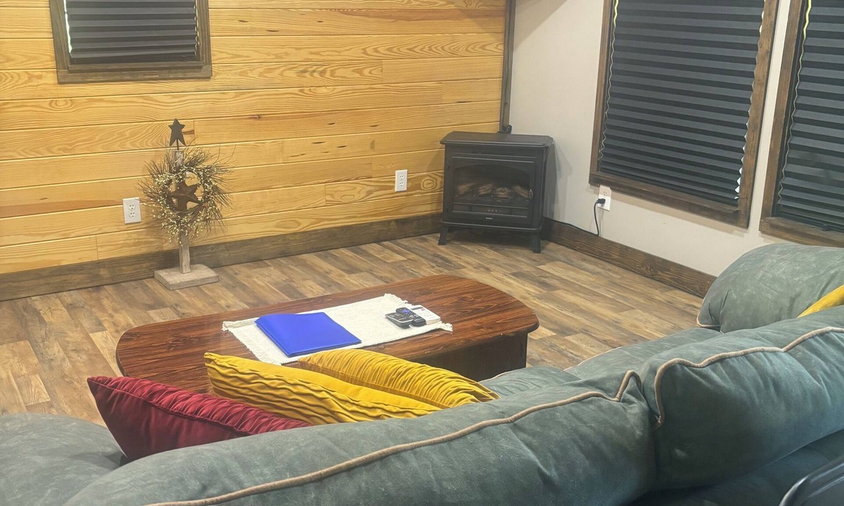 Rogersville Cottage | Soothing cottage with AC in charming Rogersville! All the comforts of home!