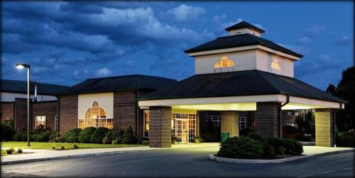 Sunrise Summit Hotel | South Branch Inn Romney