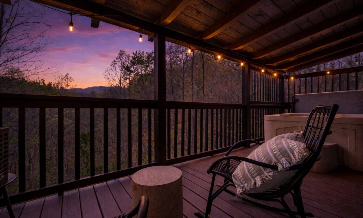 Gatlinburg Cabin | Spa Shower Couples Cabin | Hot Tub + Mt LeConte Views | Easy Access - 2026 new!