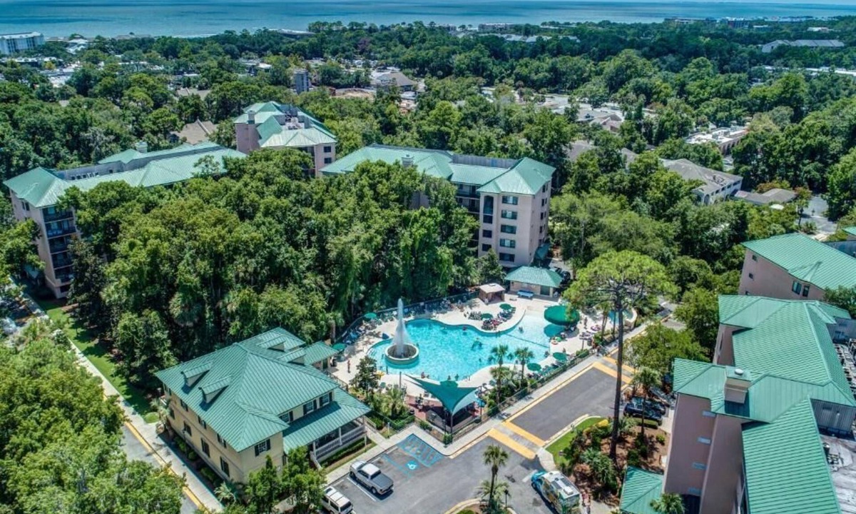 The Cottages Resort | Spacious 3-bedroom condo on Hilton Head Island short walk to beach AUG 15-22
