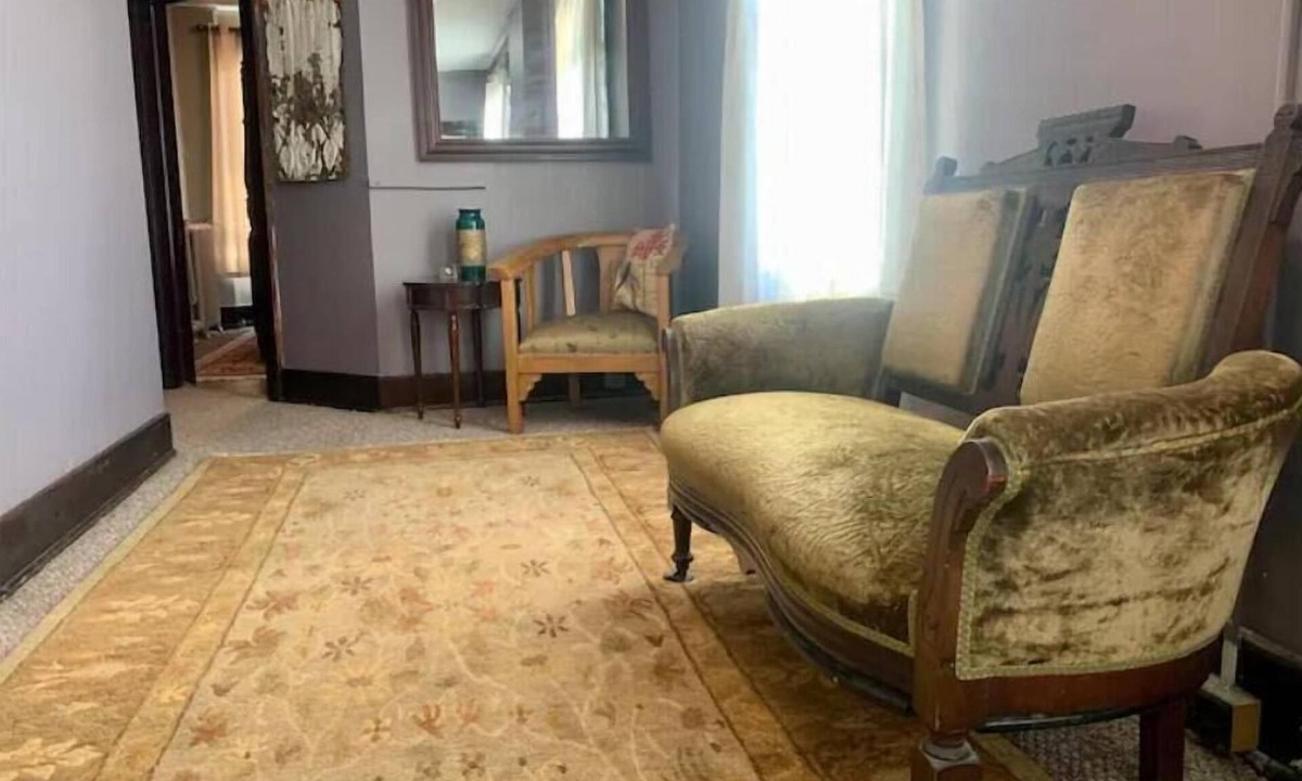 Morgantown Apartment | Spacious 3 Queen Suite - Centrally Located