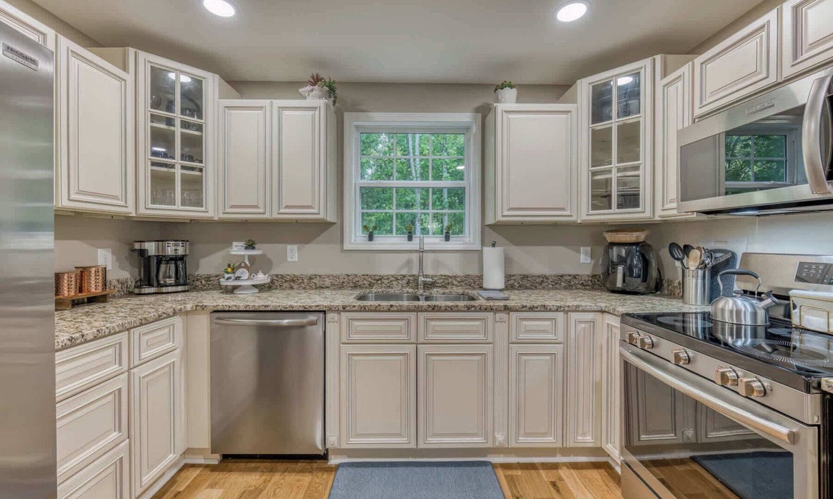 Johnson City House | Spacious 5BR Home Sleeps 9 Modern Comfort