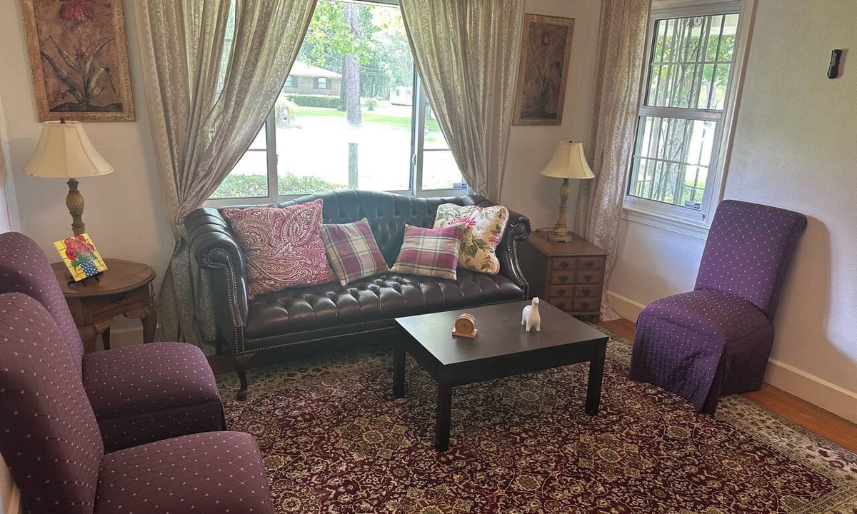 Garden City House | Spacious, Cozy and Quiet 3 Bedrooms and 2 Bathrooms Located 12 min to downtown