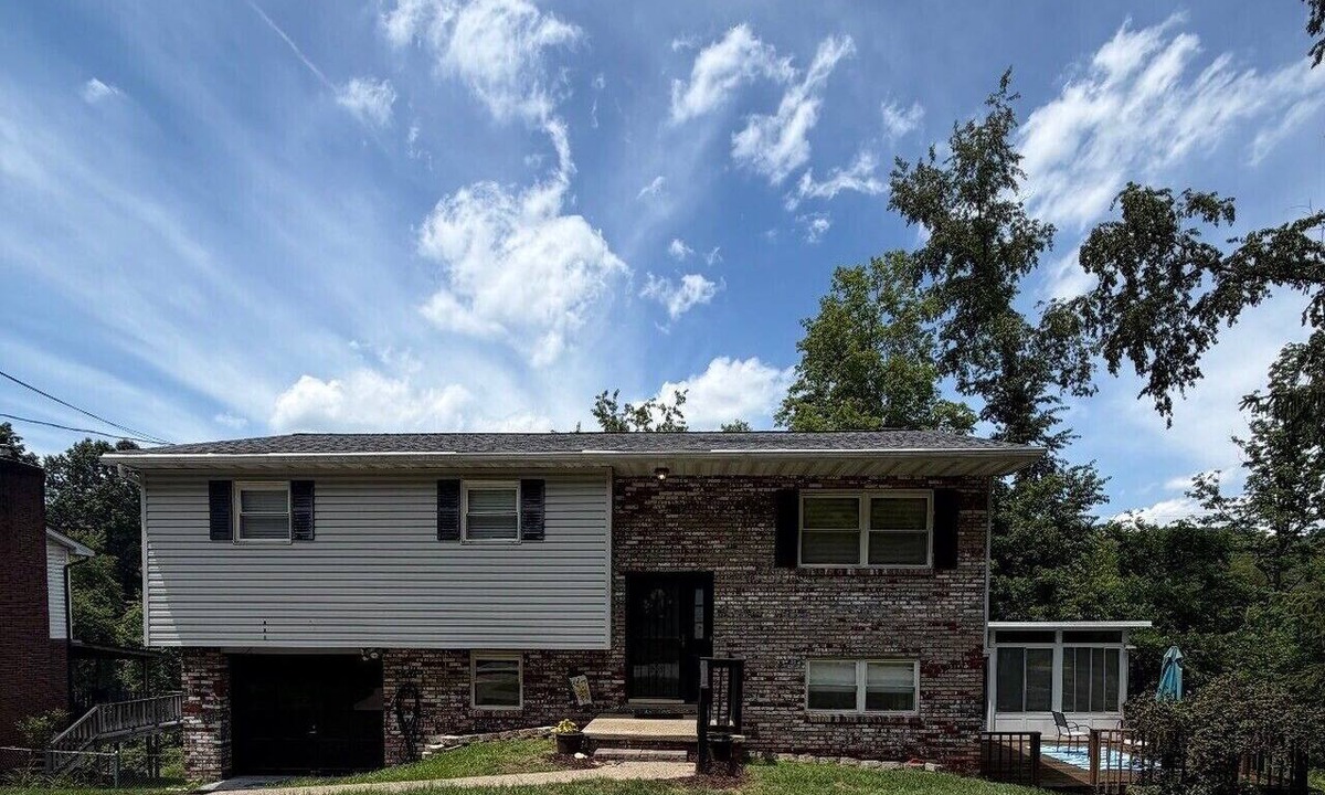 Spring Hill House | Spacious home in friendly neighborhood. Near hospitals, sports, downtown.
