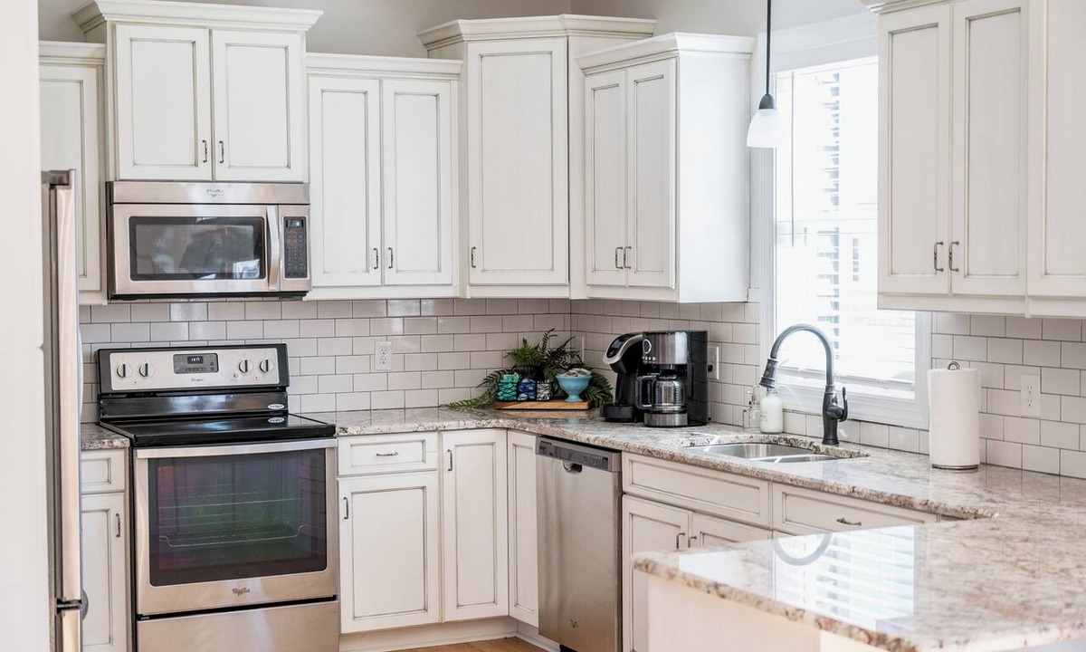 Forest House | Spacious, Modern & Bright | Peaceful Mountain Views!