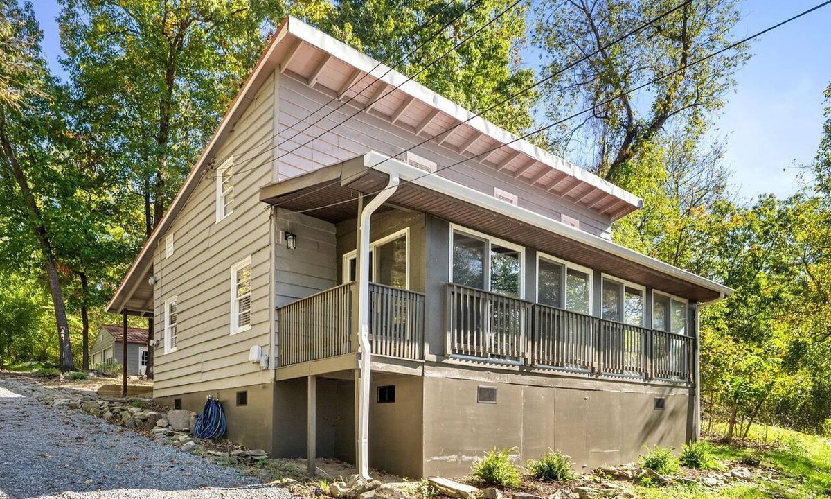 Millville Cabin | Spacious Riverfront Cabin with Private River Access Near Harpers Ferry | Harpers Ferry, West Virginia