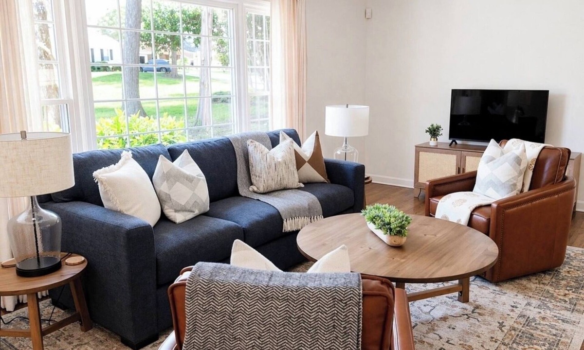 Charlotte House | Spacious SouthPark Area Retreat 2 Living Rooms + Office + Glass-Enclosed Porch